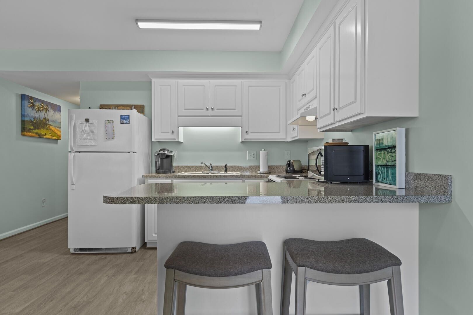 Condo, 2 Bedrooms | Dapur peribadi | Peti sejuk, ketuhar, pembancuh kopi/teh, pembakar roti 