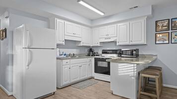 Condo, 2 Bedrooms | Private kitchen | Fridge, oven, coffee/tea maker, toaster
