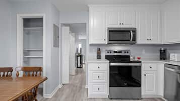 Kondominium, 2 kamar tidur | Dapur pribadi | Lemari es, oven, mesin pembuat kopi/teh, dan pemanggang roti