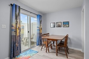 Condo, 2 Bedrooms | Dining