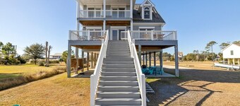 Downeast Retreat 4 Bedroom Home by RedAwning