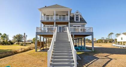 Downeast Retreat 4 Bedroom Home by RedAwning