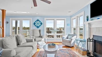 House, 4 Bedrooms | Living area