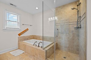 House, 4 Bedrooms | Bathroom | Towels