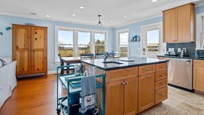 House, 4 Bedrooms | Private kitchen | Coffee/tea maker, fridge, oven, toaster
