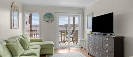 Condo, 2 Bedrooms | Living area