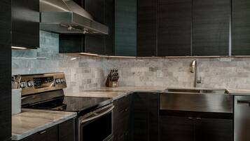 Townhouse, 4 kamar tidur | Dapur pribadi | Lemari es, oven, mesin pembuat kopi/teh, dan pemanggang roti