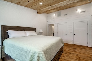4 bedrooms, free WiFi - Oceans 6 4 Bedroom Condo by RedAwning (Atlantic Beach)