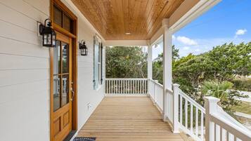House, 4 Bedrooms | Terrace/patio