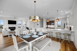 House, 4 Bedrooms | Dining