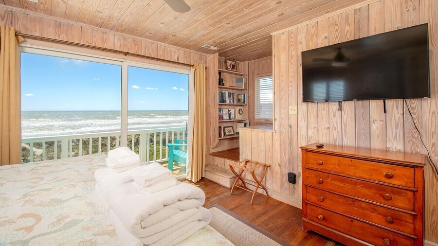 Duneside 6 Bedroom Home by RedAwning