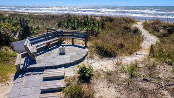 House, 6 Bedrooms | Property grounds