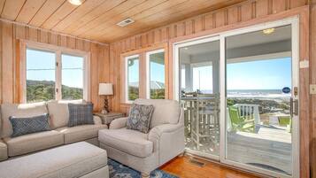 House, 6 Bedrooms | Living area