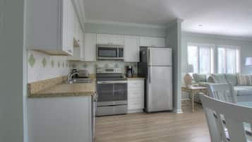 Condo, 2 Bedrooms | Private kitchen | Fridge, oven, coffee/tea maker, toaster