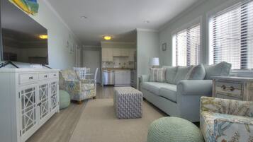 Condo, 2 Bedrooms | Living area