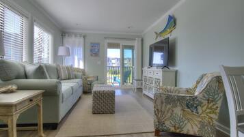 Condo, 2 Bedrooms | Living area