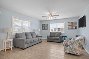 Condo, 3 Bedrooms | Living area
