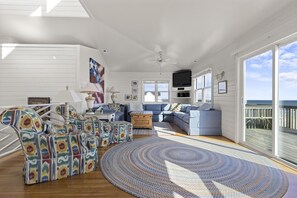 Living area - Suncatcher 4 Bedroom Home by RedAwning (Atlantic Beach)