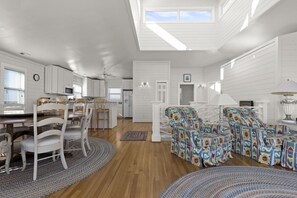 House, 4 Bedrooms | Dining