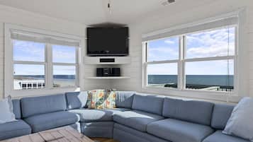 House, 4 Bedrooms | Living area