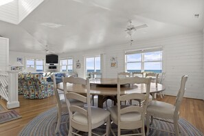 Casa, 4 habitaciones | Restaurantes