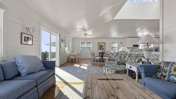 House, 4 Bedrooms | Living area