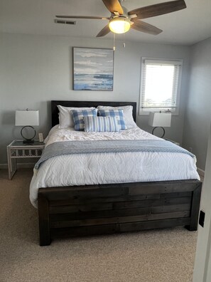 3 bedrooms, desk, iron/ironing board, free WiFi