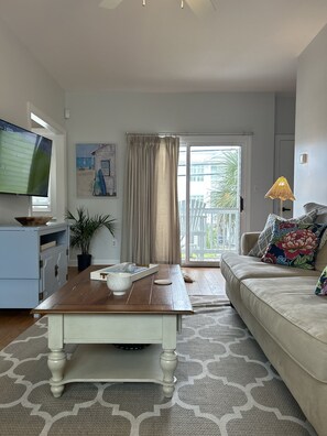 Smart TV, libros y estéreo 