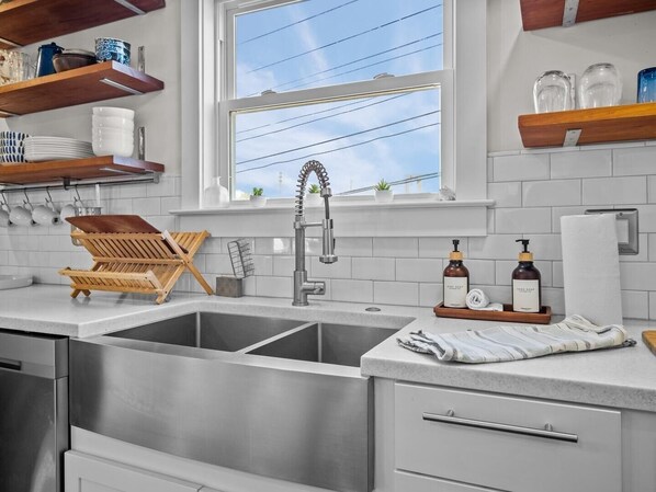 House, 3 Bedrooms | Private kitchen | Fridge, oven, coffee/tea maker, toaster - Sea La Vie 3 Bedroom Home by RedAwning (Atlantic Beach)