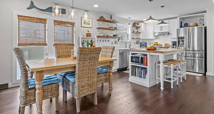 Sea La Vie 3 Bedroom Home by RedAwning