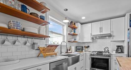 Sea La Vie 3 Bedroom Home by RedAwning