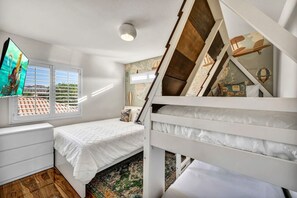 6 chambres, bureau, système d’insonorisation, fer et planche à repasser