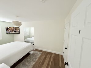 6 bedrooms, desk, soundproofing, iron/ironing board