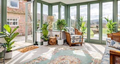 Luxe 5BR Farm I Hot Tub+games Room I National Park