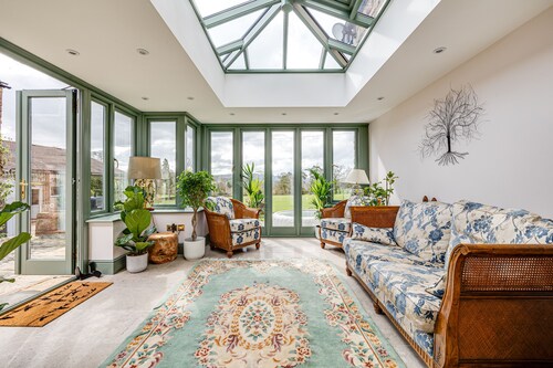 Luxe 5BR Farm I Hot Tub+games Room I National Park