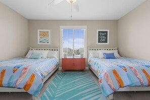 2 bedrooms, free WiFi - The Salty Pelican 2 Bedroom Townhouse by RedAwning (Atlantic Beach)