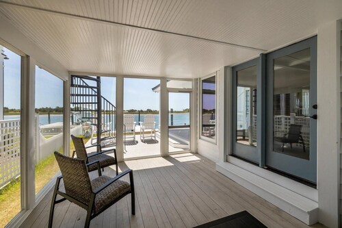 Creek Watch 4 Bedroom Home by RedAwning