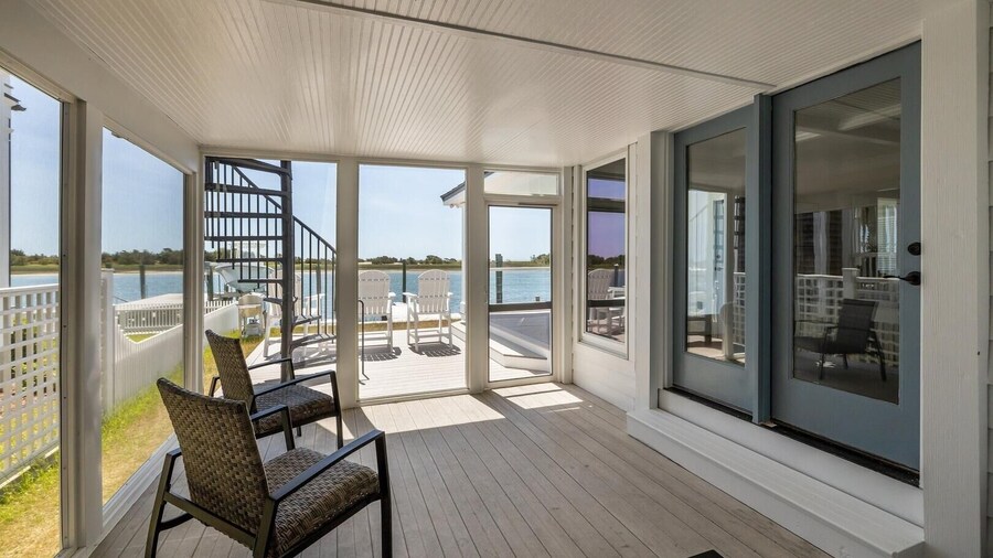 Creek Watch 4 Bedroom Home by RedAwning