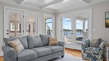 House, 4 Bedrooms | Living area