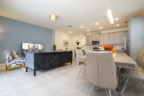 Dining - Ultimate Family Retreat Priv Pool Near Attractions (Kissimmee)