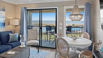 Smart TV, libros y biblioteca musical