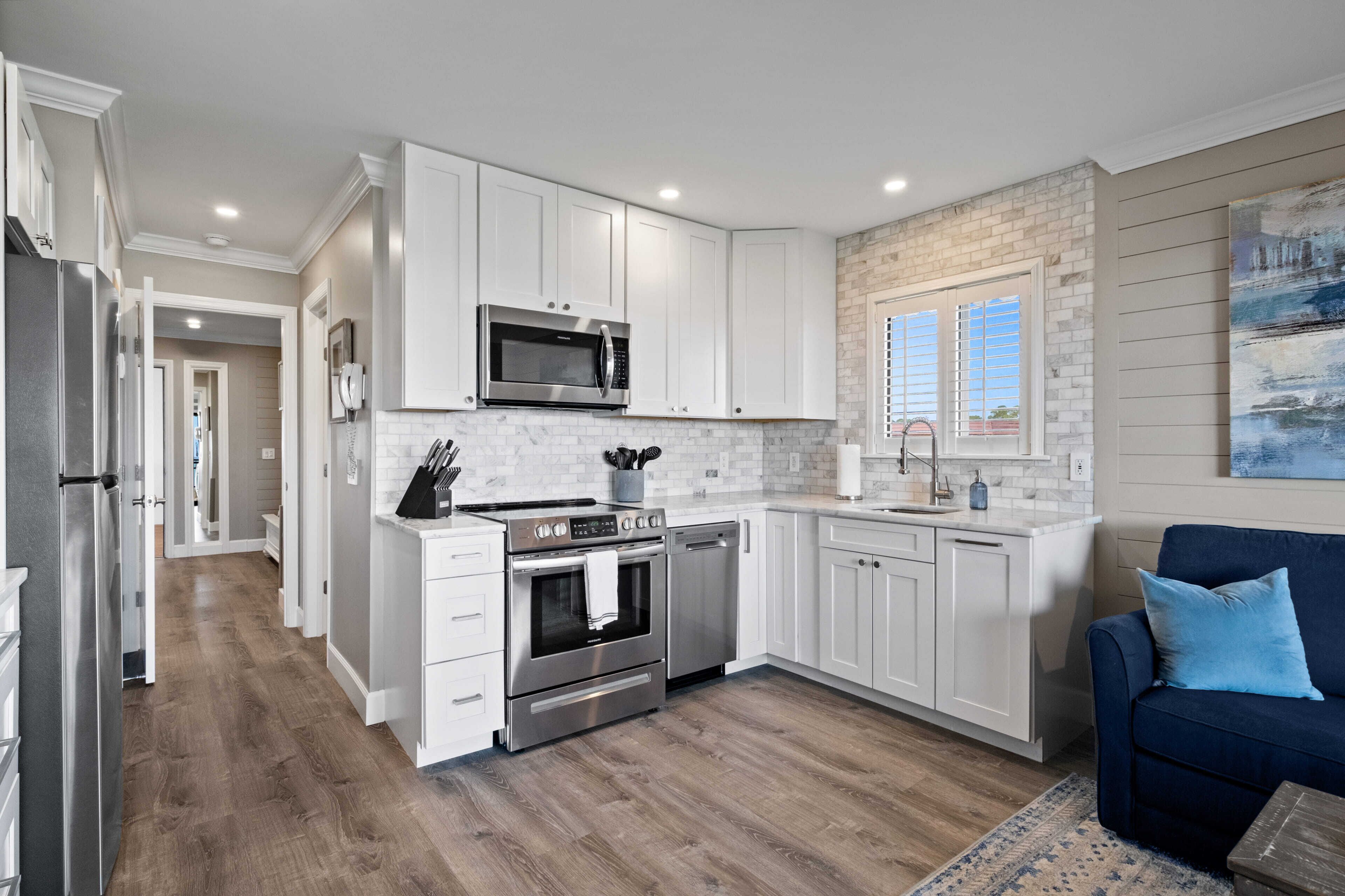 Refrigerador, microondas, horno y parrilla de estufa 