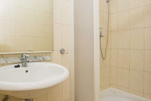 Departamento | Baño | Regadera, secadora de cabello, toallas 
