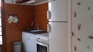 冰箱、微波炉、烤箱、炉灶