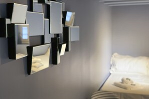 Design apartman | Vasaló/vasalódeszka és gyerekágy/csecsemőágy (felár ellenében)
