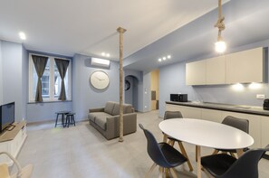 Design-huoneisto | Yksityinen keittiö | Täysikokoinen jääkaappi, astianpesukone, espressokone, vedenkeitin