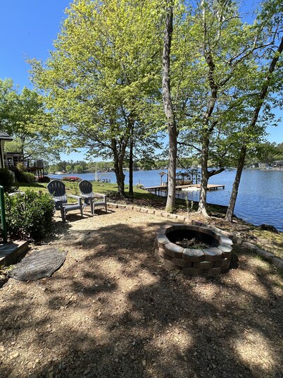 Lakefront Getaway - 2Bd 1 Ba - Boat Dock