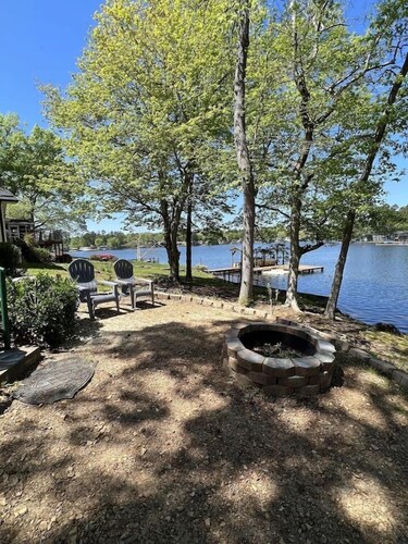 Lakefront Getaway | 2Bd 1Ba | Boat Dock