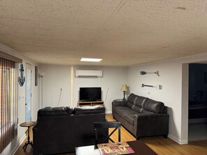 Smart TV, fireplace - Lakefront Getaway | 2Bd 1Ba | Boat Dock (New London)