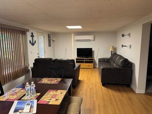 Smart TV, fireplace - Lakefront Getaway | 2Bd 1Ba | Boat Dock (New London)